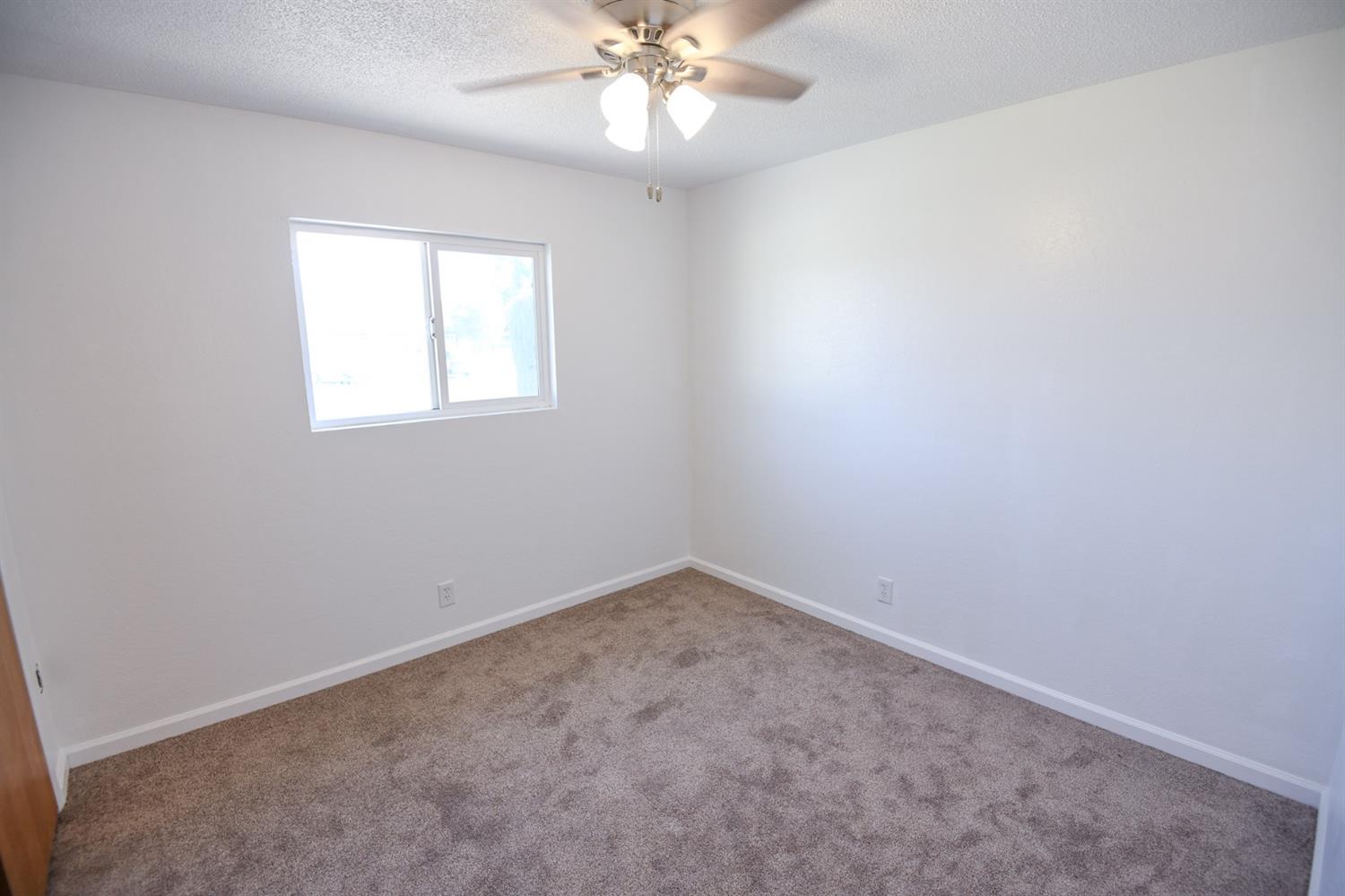 431 Manning Avenue Reedley, CA 93654 - Photo 13 of 15