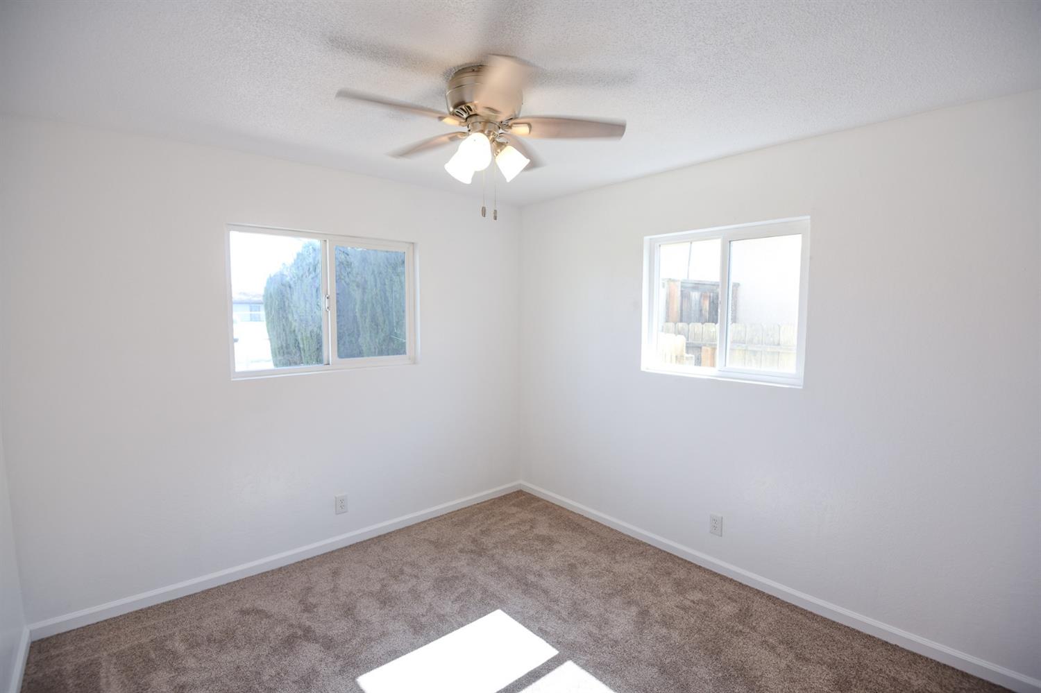 431 Manning Avenue Reedley, CA 93654 - Photo 14 of 15