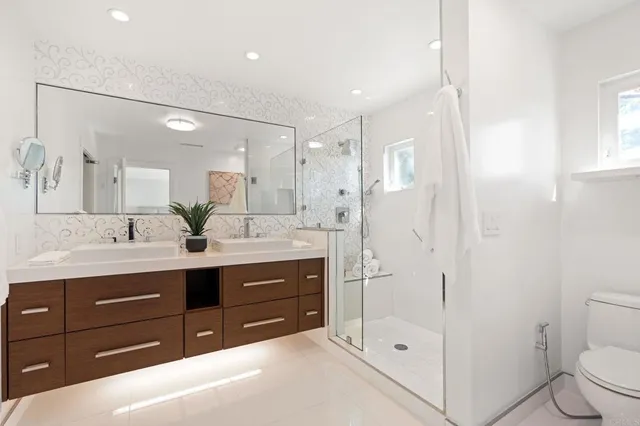 $3,650,000 | 2051 Wales Drive, Cardiff-by-the-Sea, CA 92007