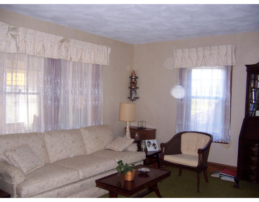 14 Lennon Road Arlington, MA 02474 - Photo 6 of 10 Gallery Image 6