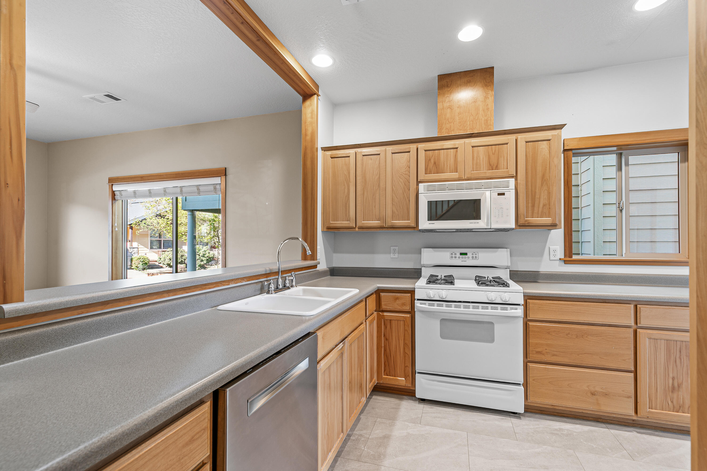 5 Logan Way Talent, OR 97540 - Photo 10 of 35 9R9A6304
