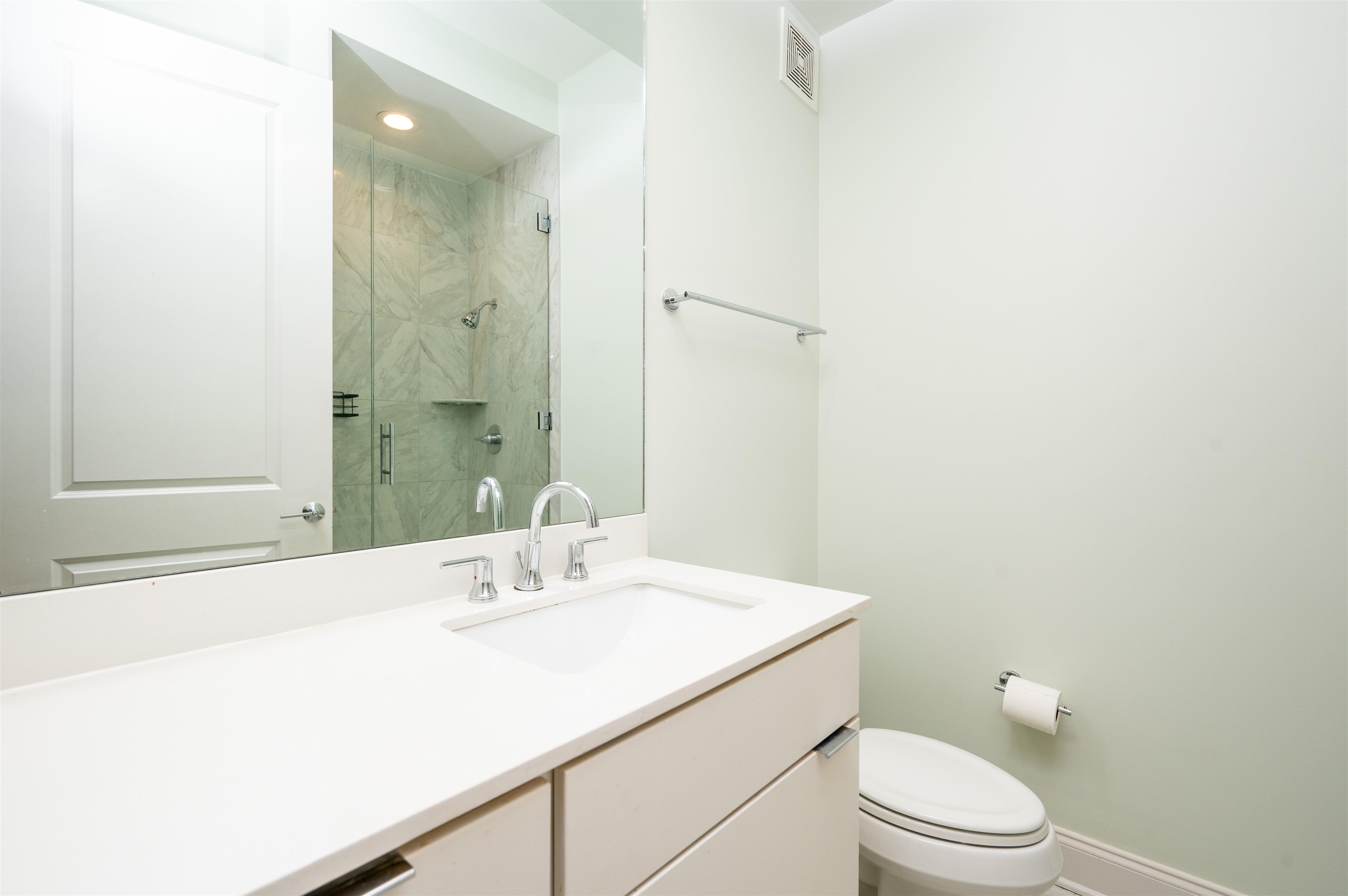 717 Riverside Drive, Unit 1506 Memphis, TN 38103 - Photo 36 of 38 a bathroom with a sink a toilet and shower