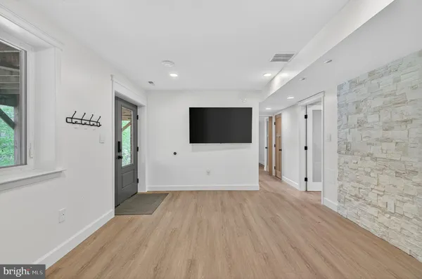 $4,800 | 10730 Anita Drive, Lorton, VA 22079