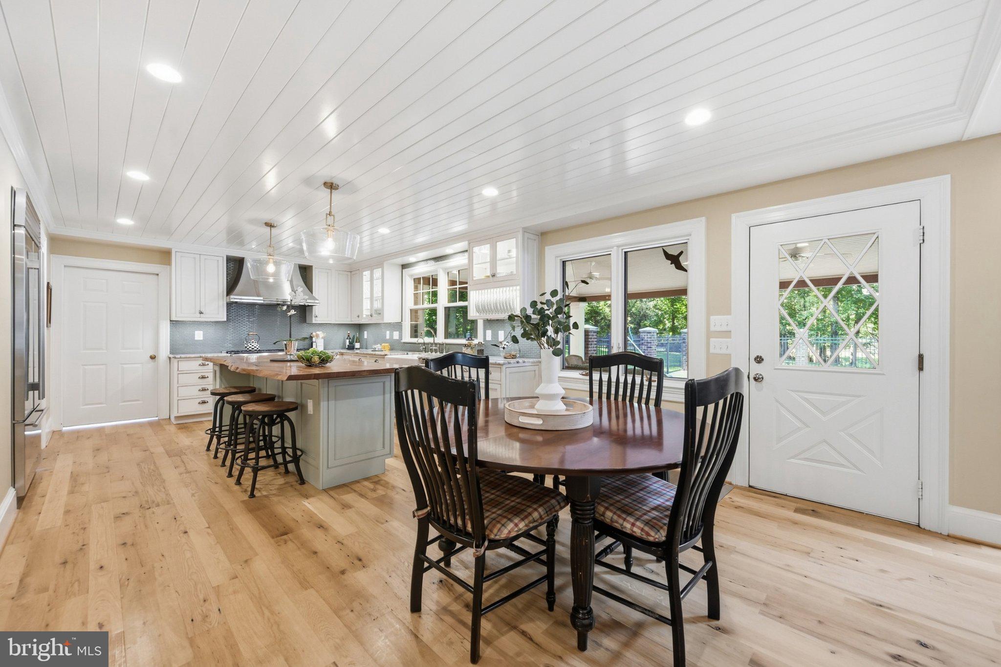 10804 Lockland Road Potomac, MD 20854 - Photo 18 of 47 Breakfast Area with Access to Rear Patio