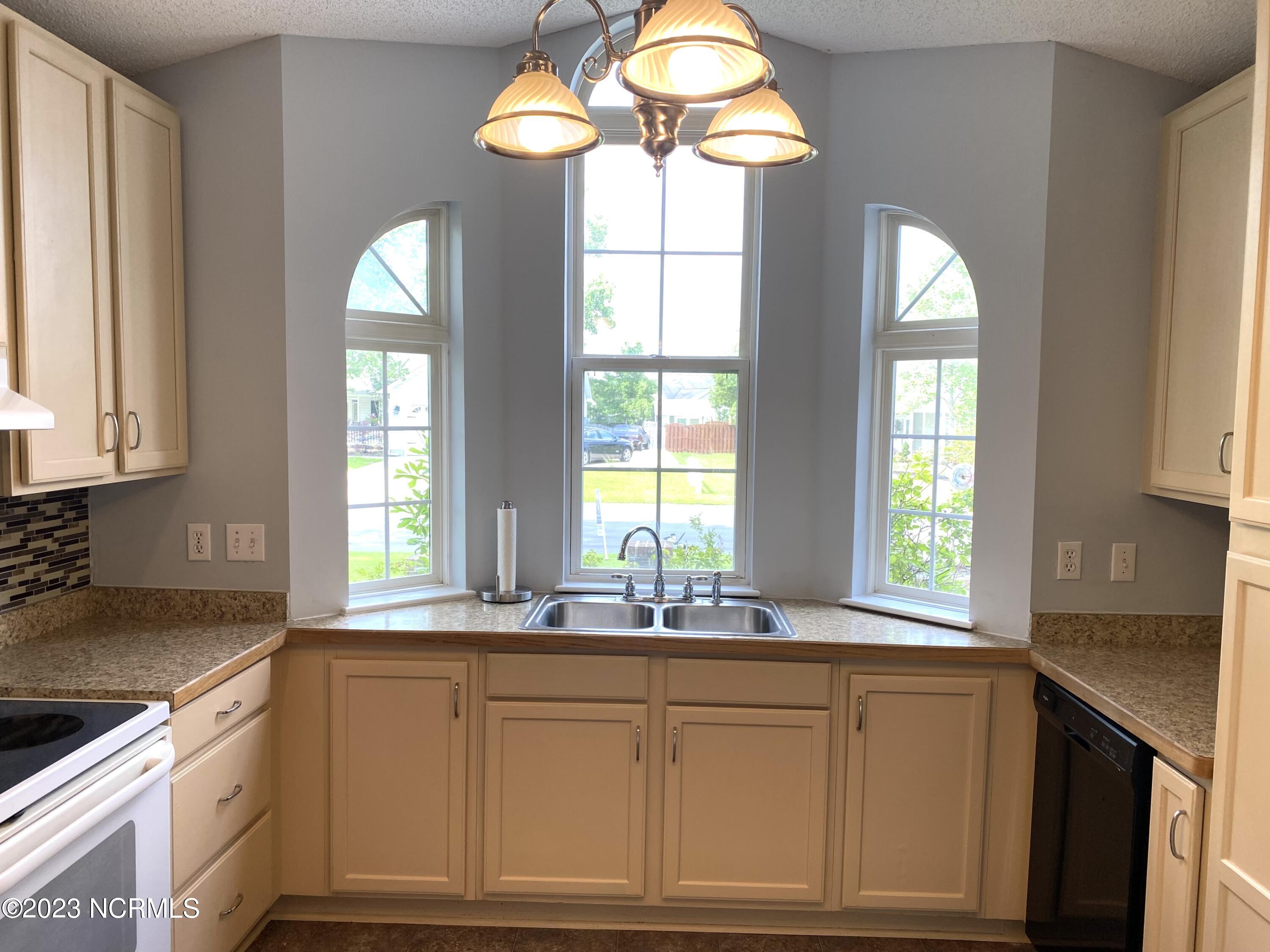 222 Venturi Drive New Bern, NC 28560 - Photo 12 of 45 IMG_5604