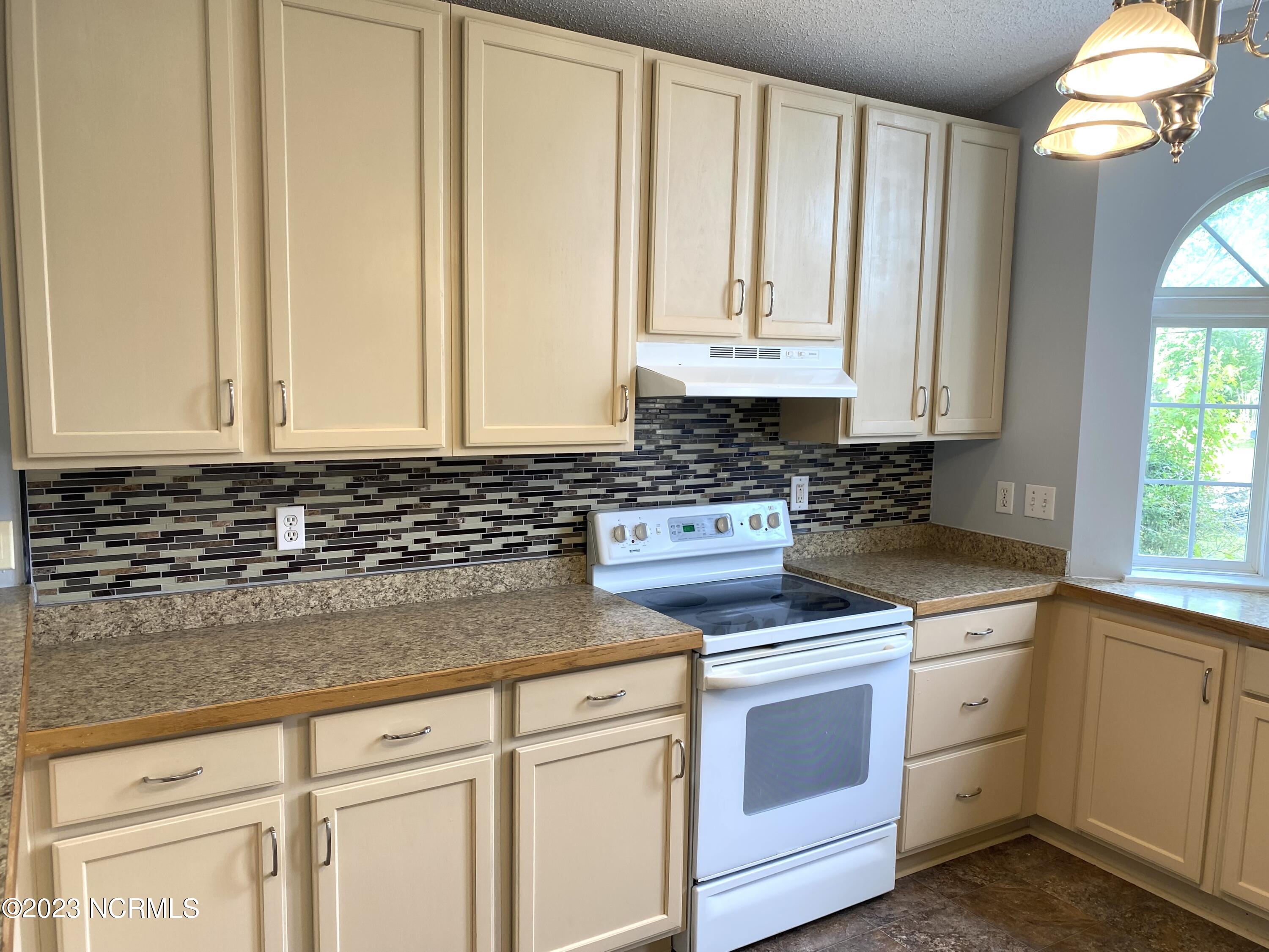 222 Venturi Drive New Bern, NC 28560 - Photo 13 of 45 IMG_5603 (1)