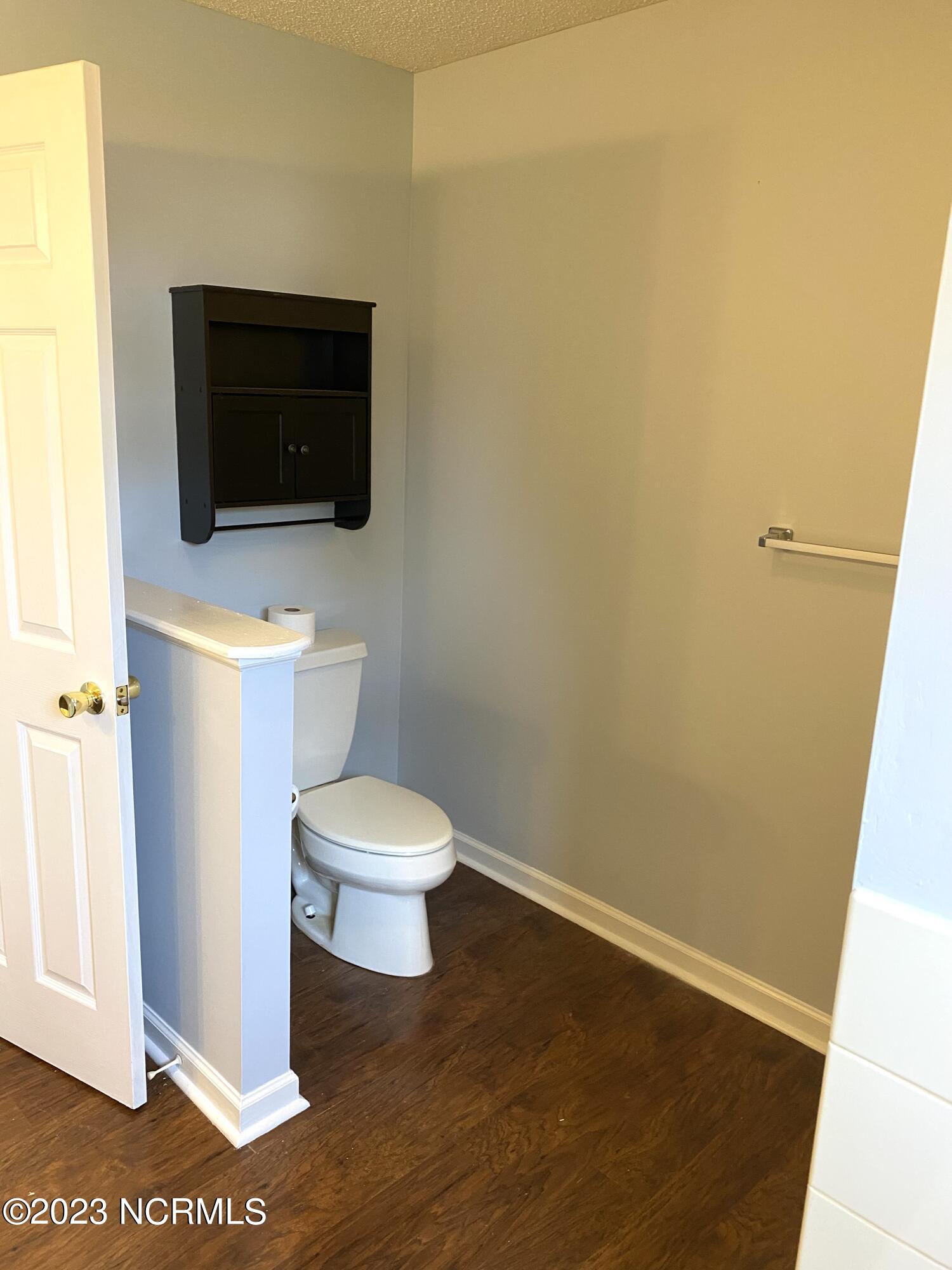 222 Venturi Drive New Bern, NC 28560 - Photo 26 of 45 Primary bath