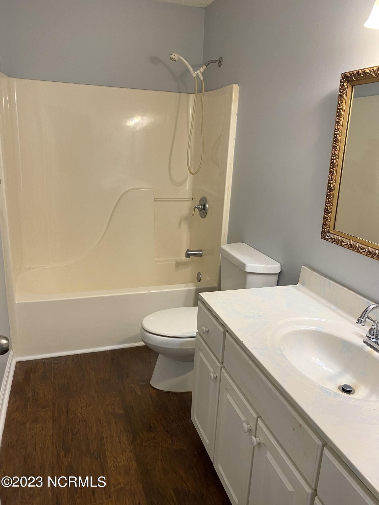 222 Venturi Drive New Bern, NC 28560 - Photo 31 of 45 hall bath