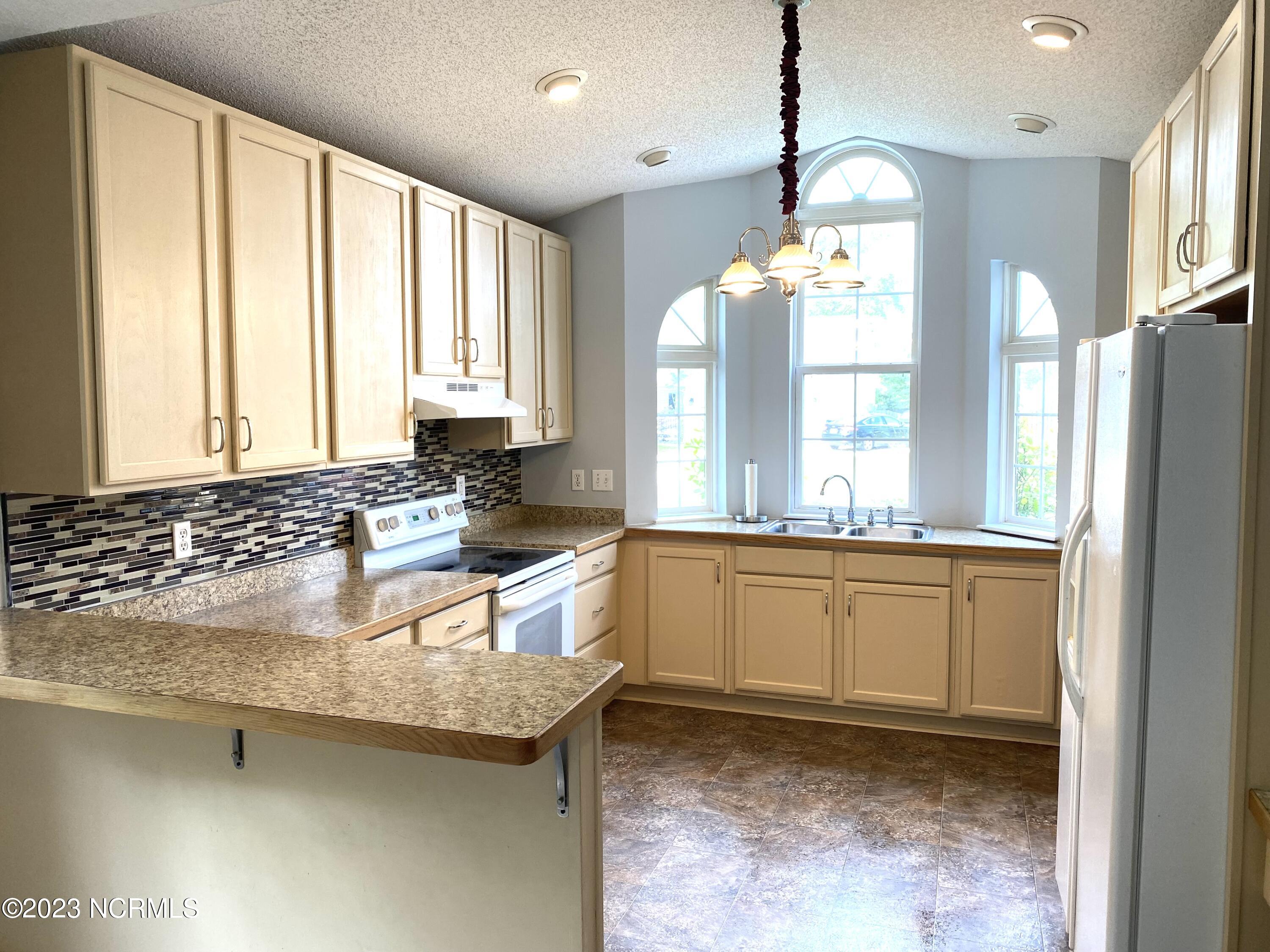 222 Venturi Drive New Bern, NC 28560 - Photo 10 of 45 IMG_5616