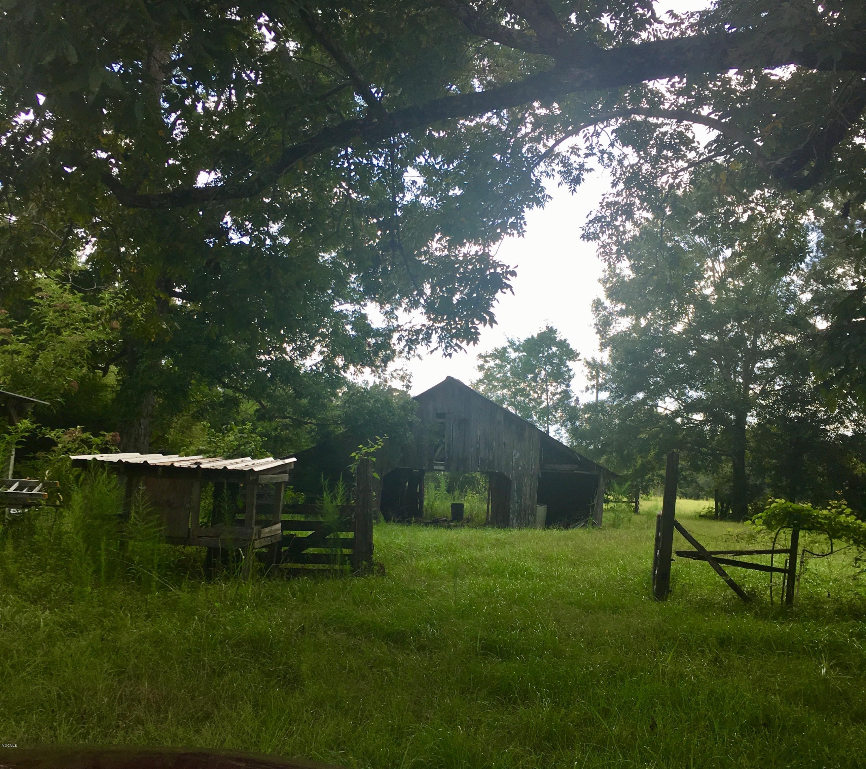 2328 Hardy Parker Road Moss Point, MS 39562 - Photo 2 of 21 Exteriorjpg