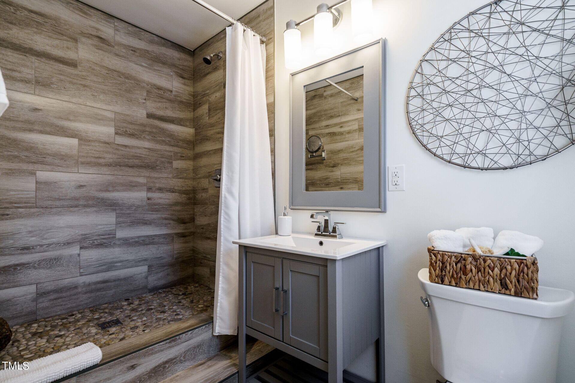 318 Glen Valley Road Raleigh, NC 27609 - Photo 24 of 39 a bathroom with a toilet a sink and mirror