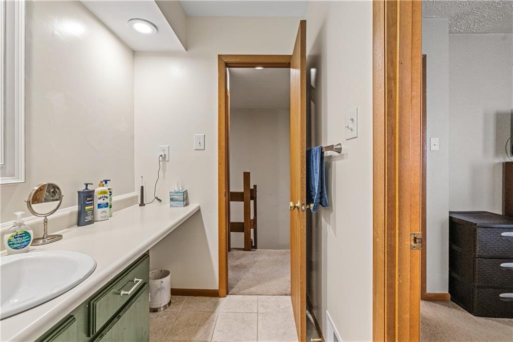 320 Spring Run Drive Monroeville, PA 15146 - Photo 15 of 25
