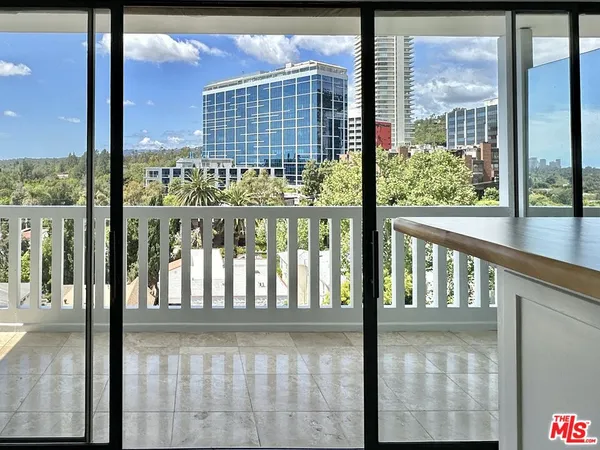 $4,750 | 999 North Doheny Drive, Unit 711, West Hollywood, CA 90069