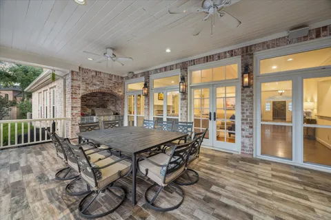 a view of a yard with a tree