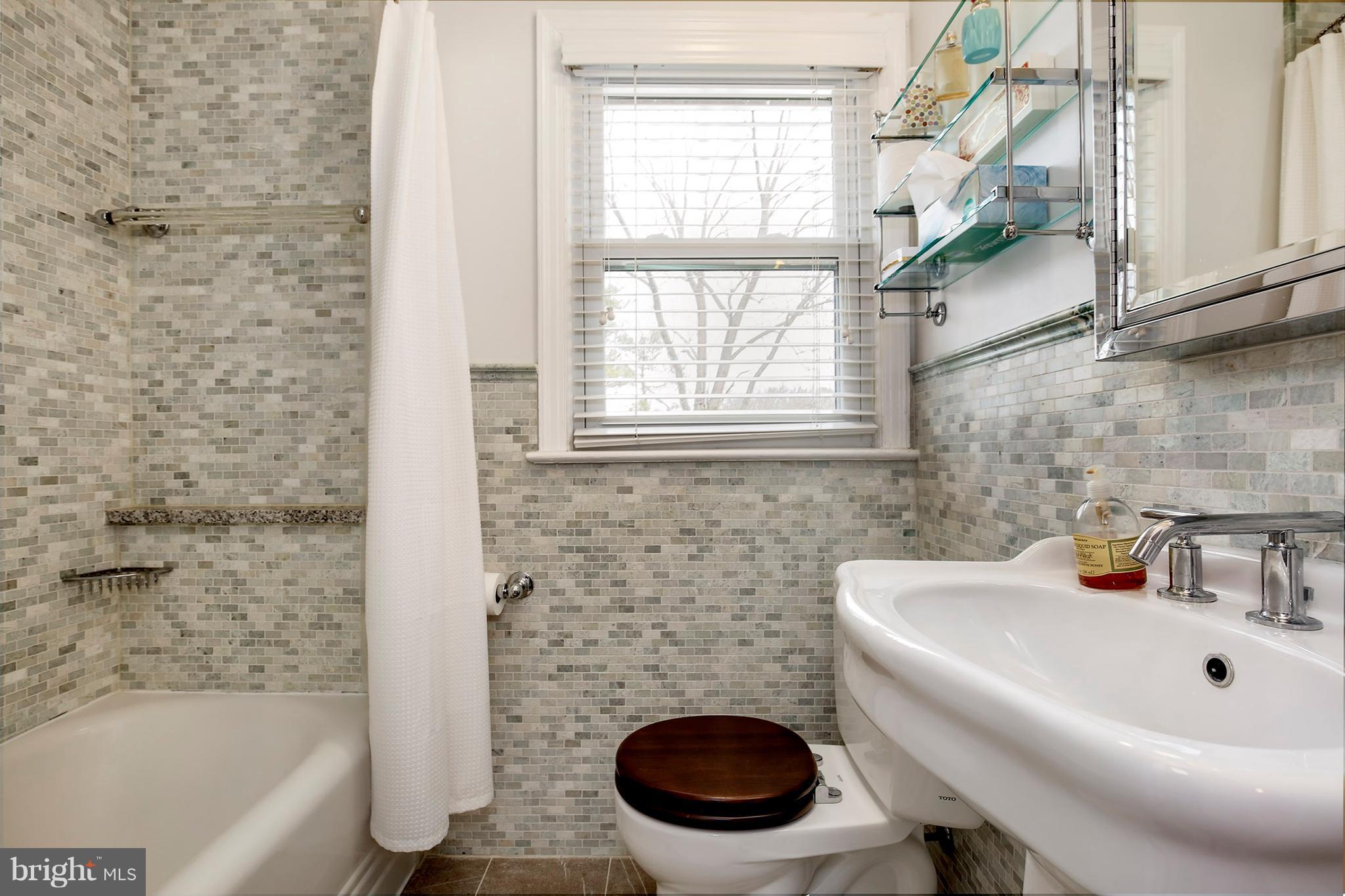 4319 Reno Road Northwest Washington, DC 20008 - Photo 21 of 29 Hall Bath