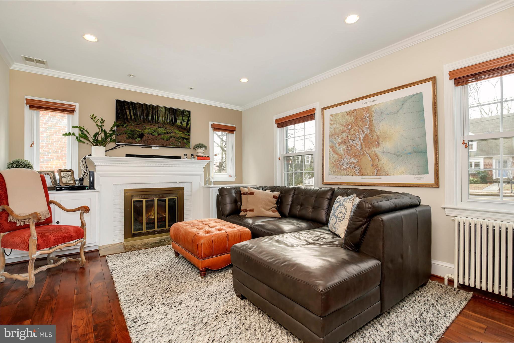 4319 Reno Road Northwest Washington, DC 20008 - Photo 4 of 29 Living Room