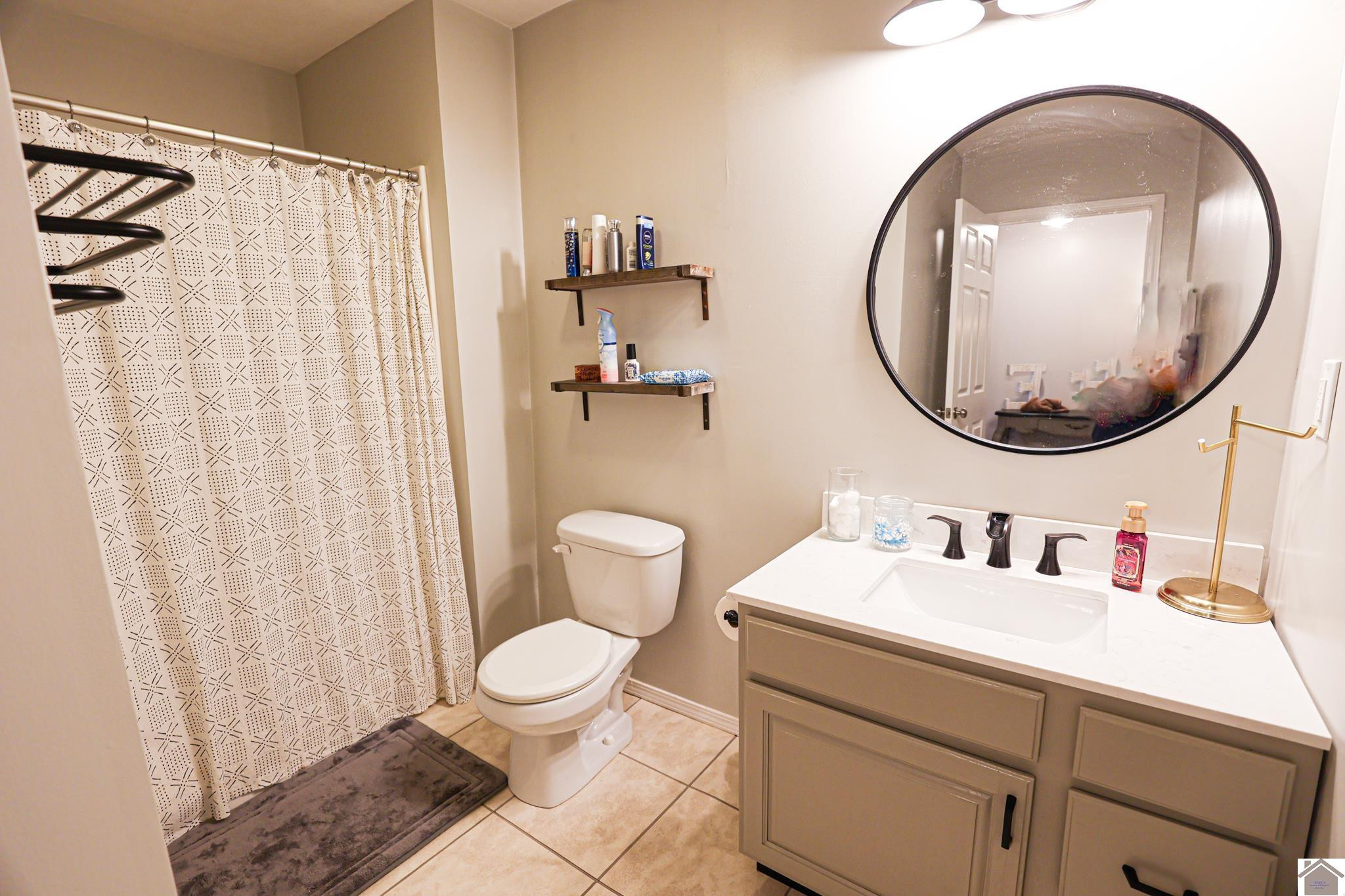 3283 Harrison Street Paducah, KY 42001 - Photo 30 of 31 Guest Bathroom