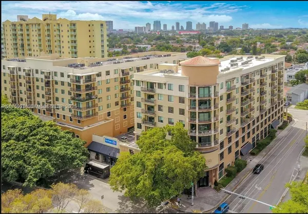 $3,250 | 3590 Coral Way, Unit 910, Miami, FL 33145