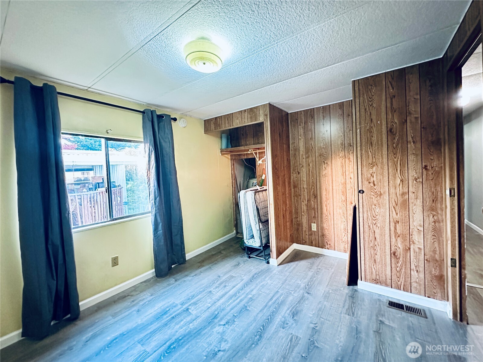 5600 Mt Solo Road, Unit 124 Longview, WA 98632 - Photo 11 of 21 an empty room with wooden floor and windows
