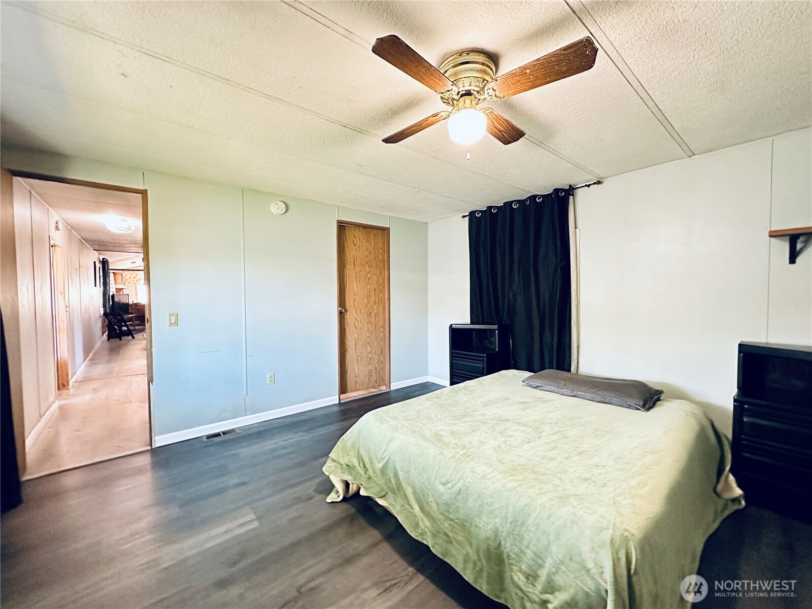 5600 Mt Solo Road, Unit 124 Longview, WA 98632 - Photo 7 of 21 a bed room with a bed and a chandelier