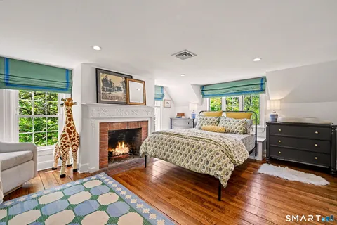 $2,099,000 | 5 Farnham Court, Westport, CT 06880