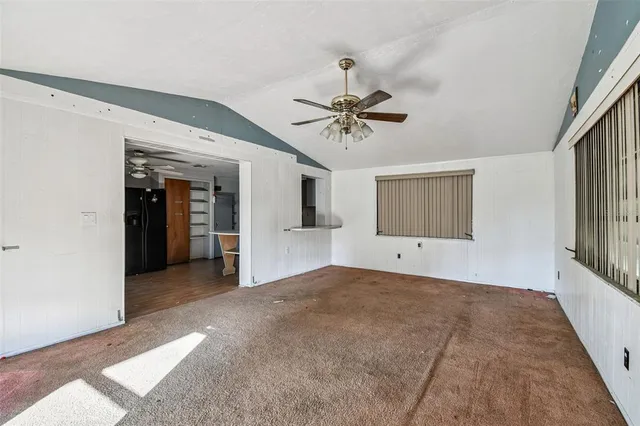 a view of empty room with window