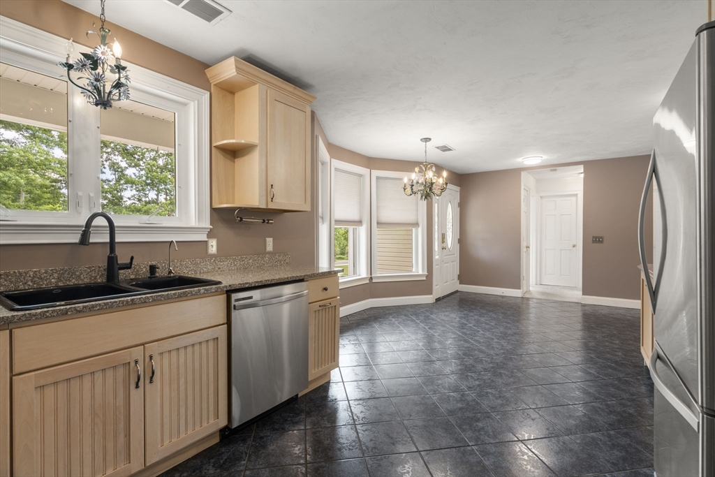 893 Cronin Road Warren, MA 01585 - Photo 11 of 38