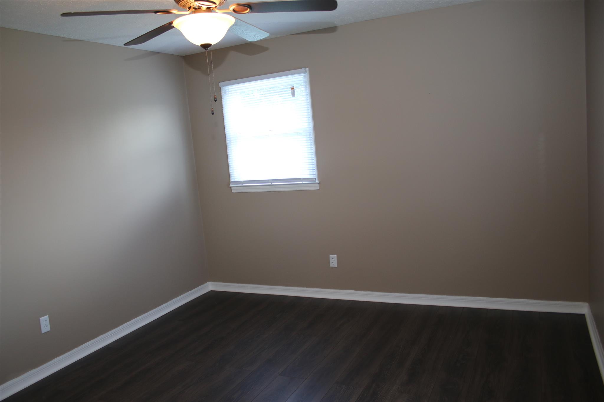 30377 Old Scrouge Road Ardmore, AL 35739 - Photo 13 of 23 Master Bedroom - With laminate flooring.