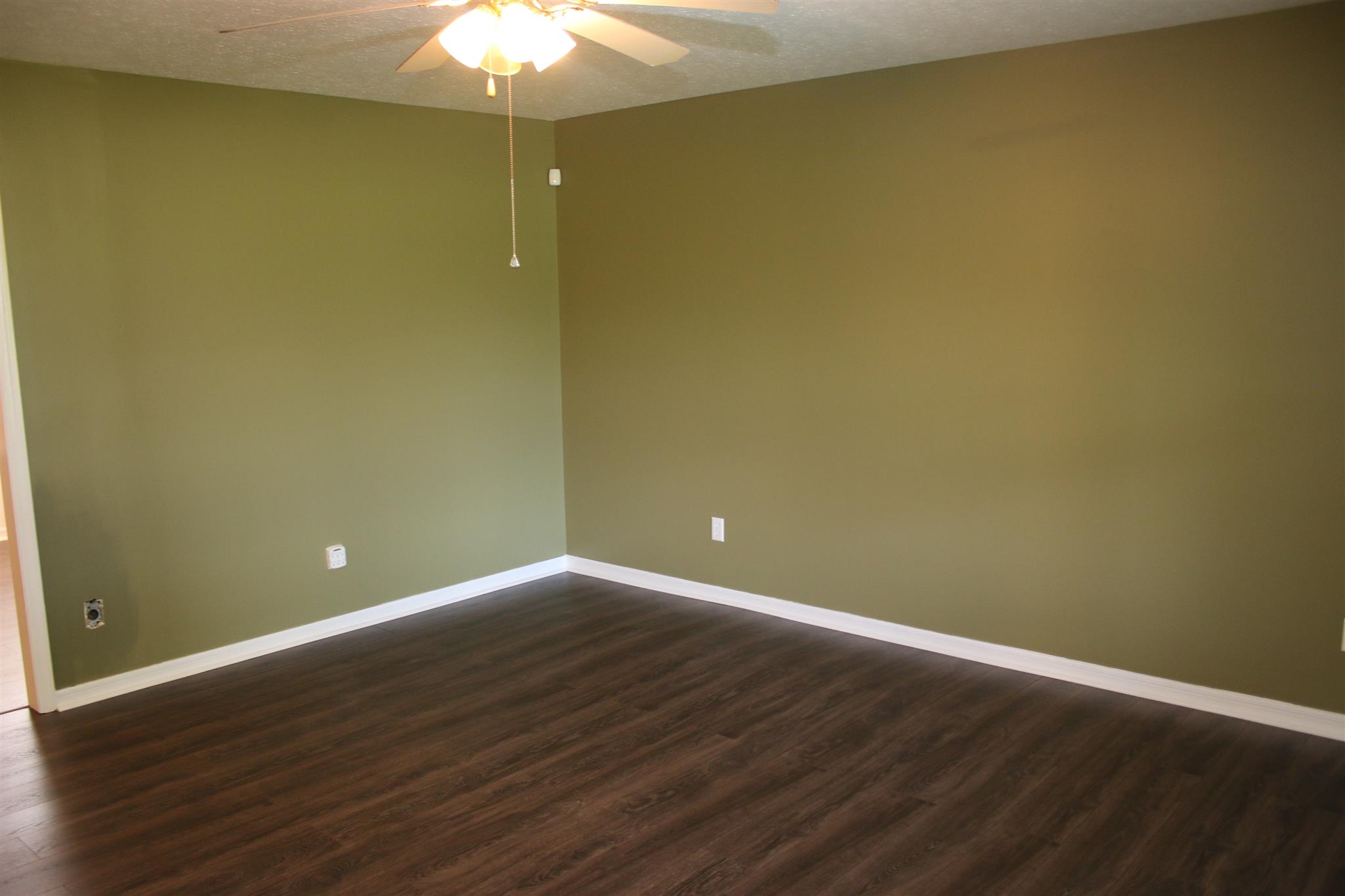 30377 Old Scrouge Road Ardmore, AL 35739 - Photo 10 of 23 Living Room - With laminate flooring.
