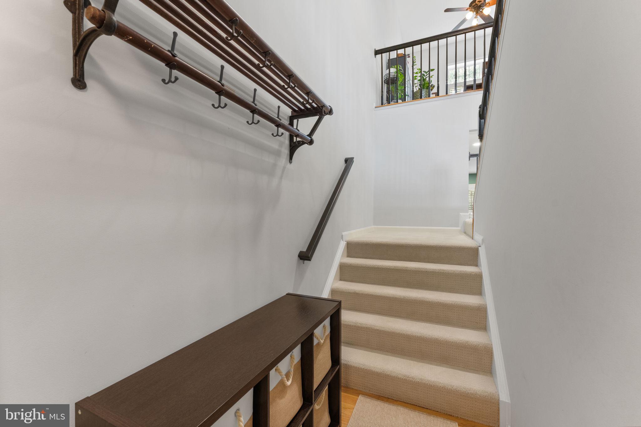 7366 Stream Bluff Way Springfield, VA 22153 - Photo 3 of 46 Entry foyer
