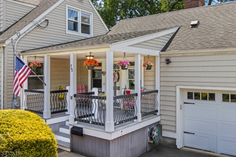 75 Lancaster Road Woodbridge, NJ 07067 - Photo 3 of 33