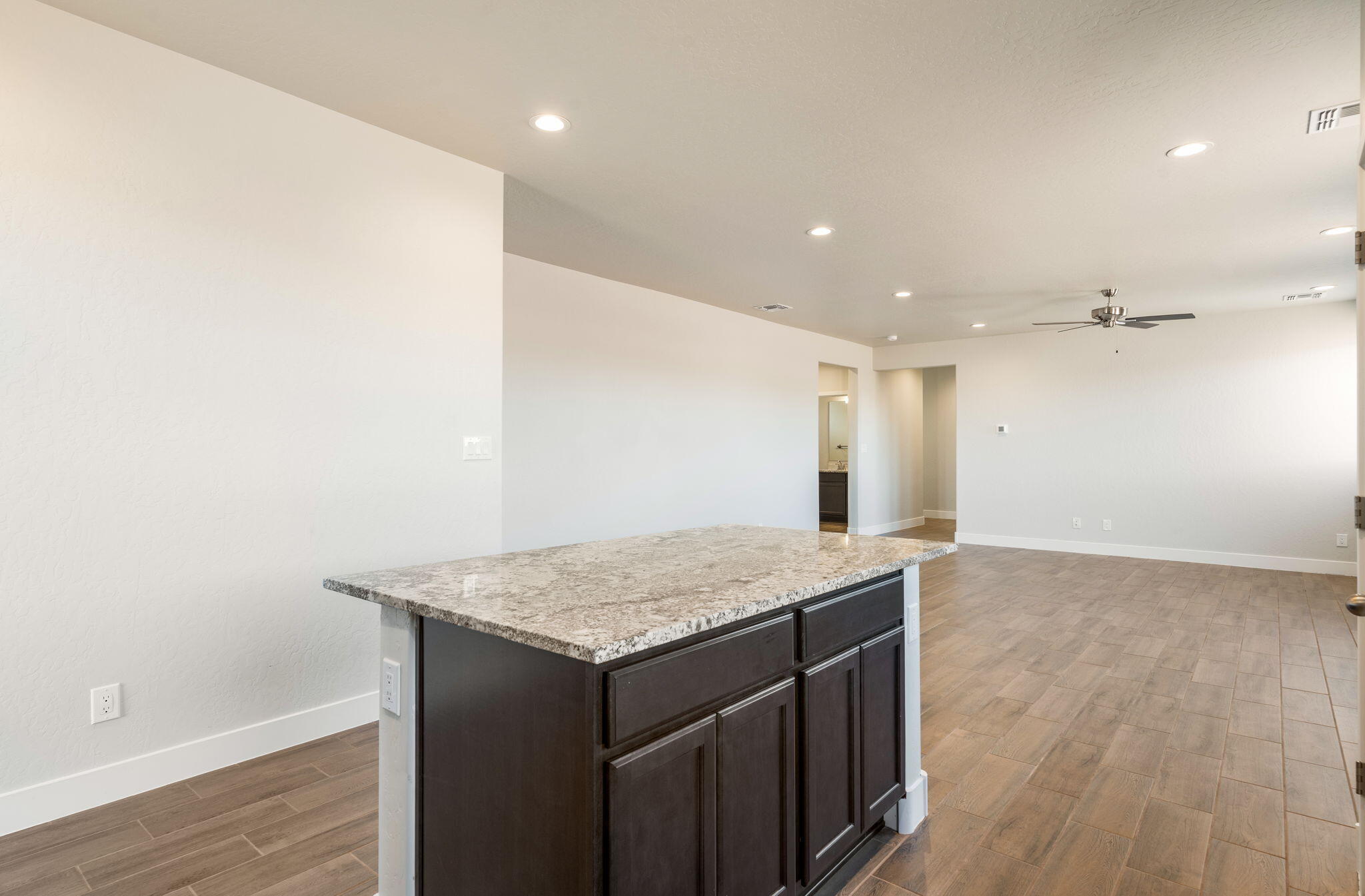 6932 Sydney Drive Northeast Rio Rancho, NM 87144 - Photo 9 of 27 Gallery Image 9