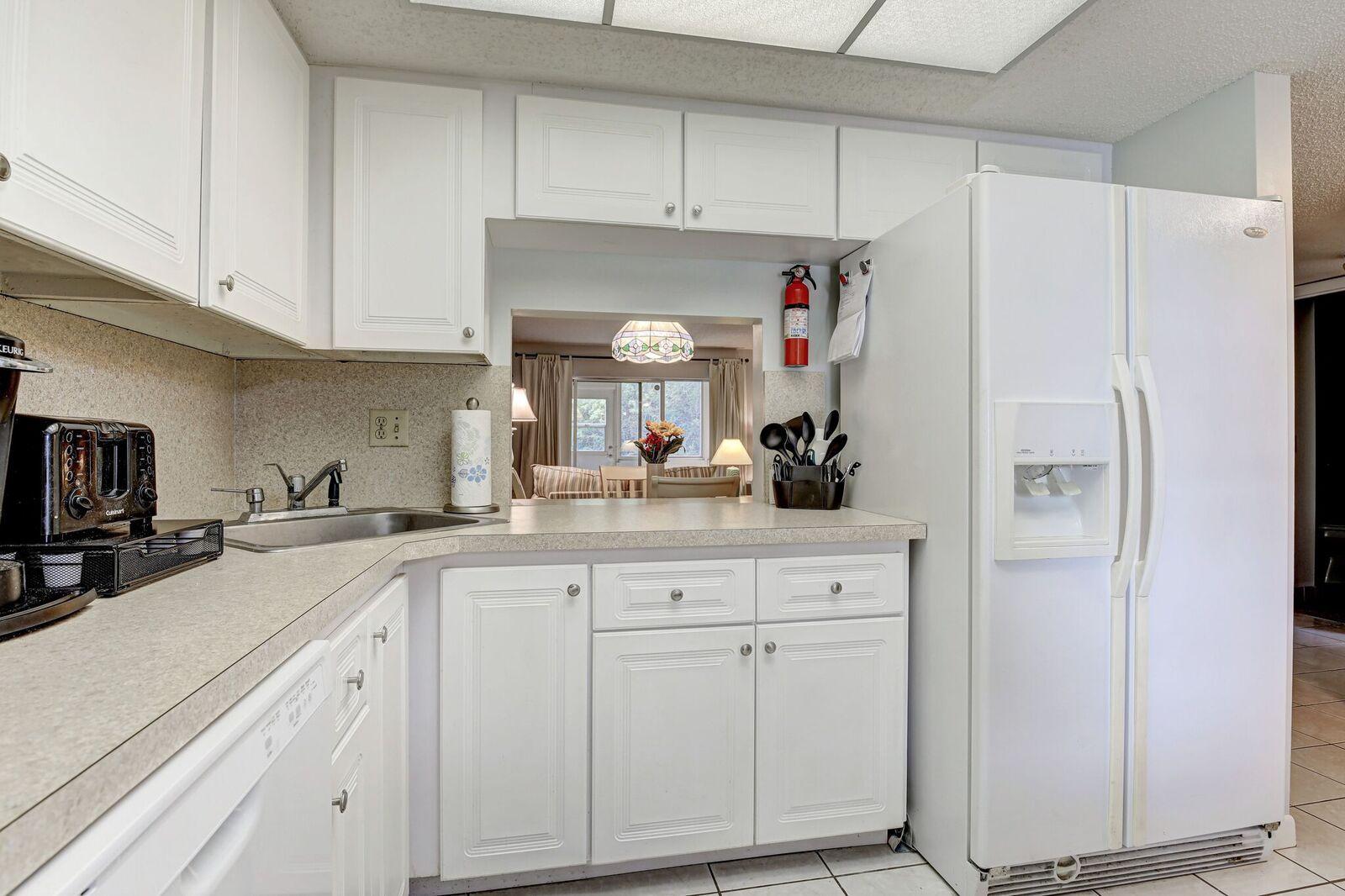 9200 Southwest 3rd Street, Unit 102 Boca Raton, FL 33428 - Photo 5 of 35 Kitchen