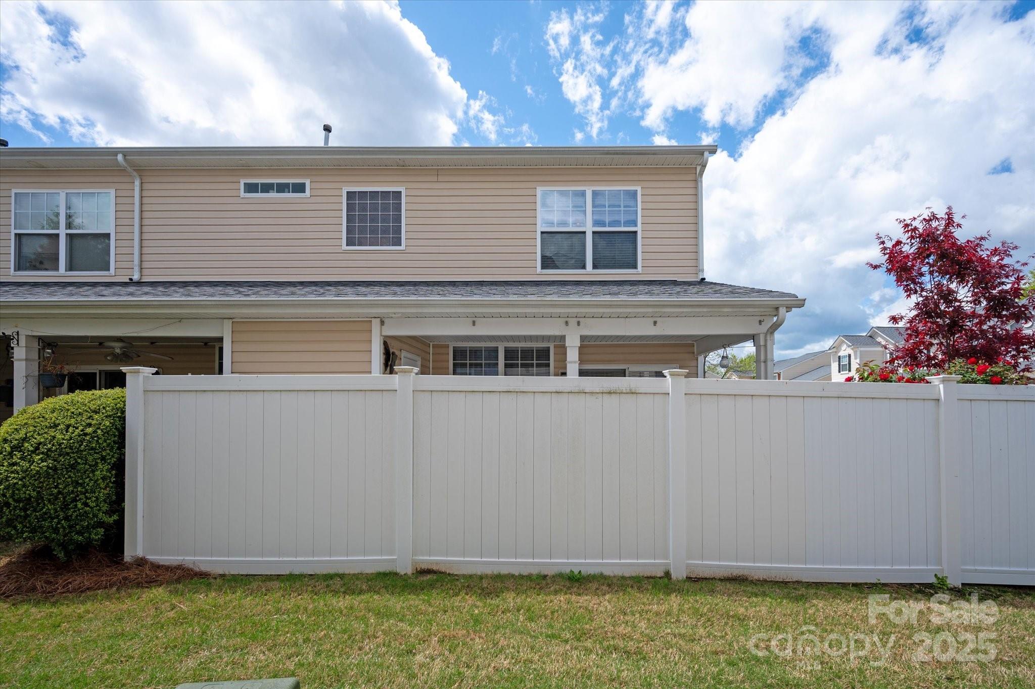 158 Council House Road Fort Mill, SC 29708 - Photo 34 of 41 a front view of a house with garden