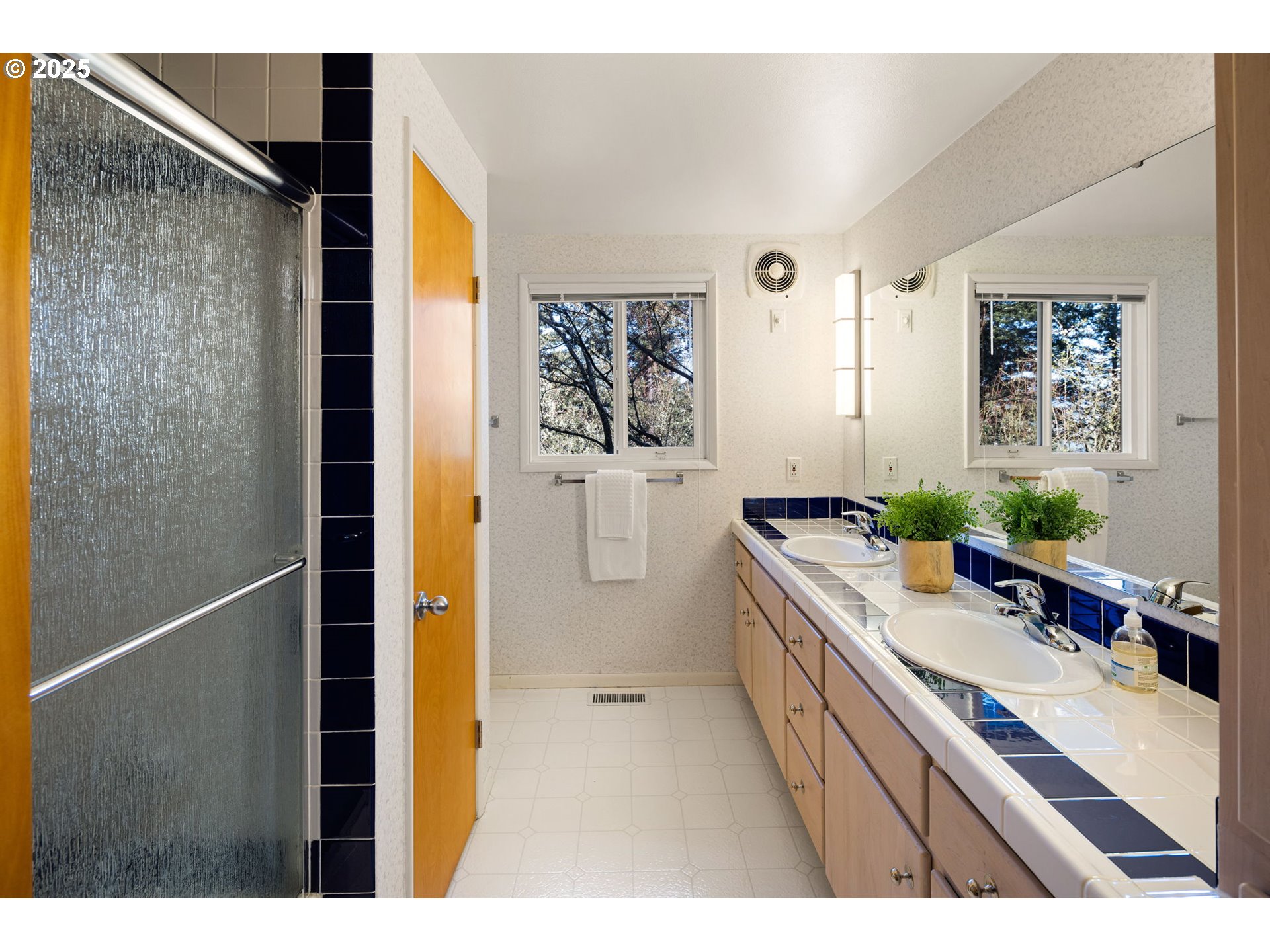 2555 Birch Lane Eugene, OR 97403 - Photo 24 of 40