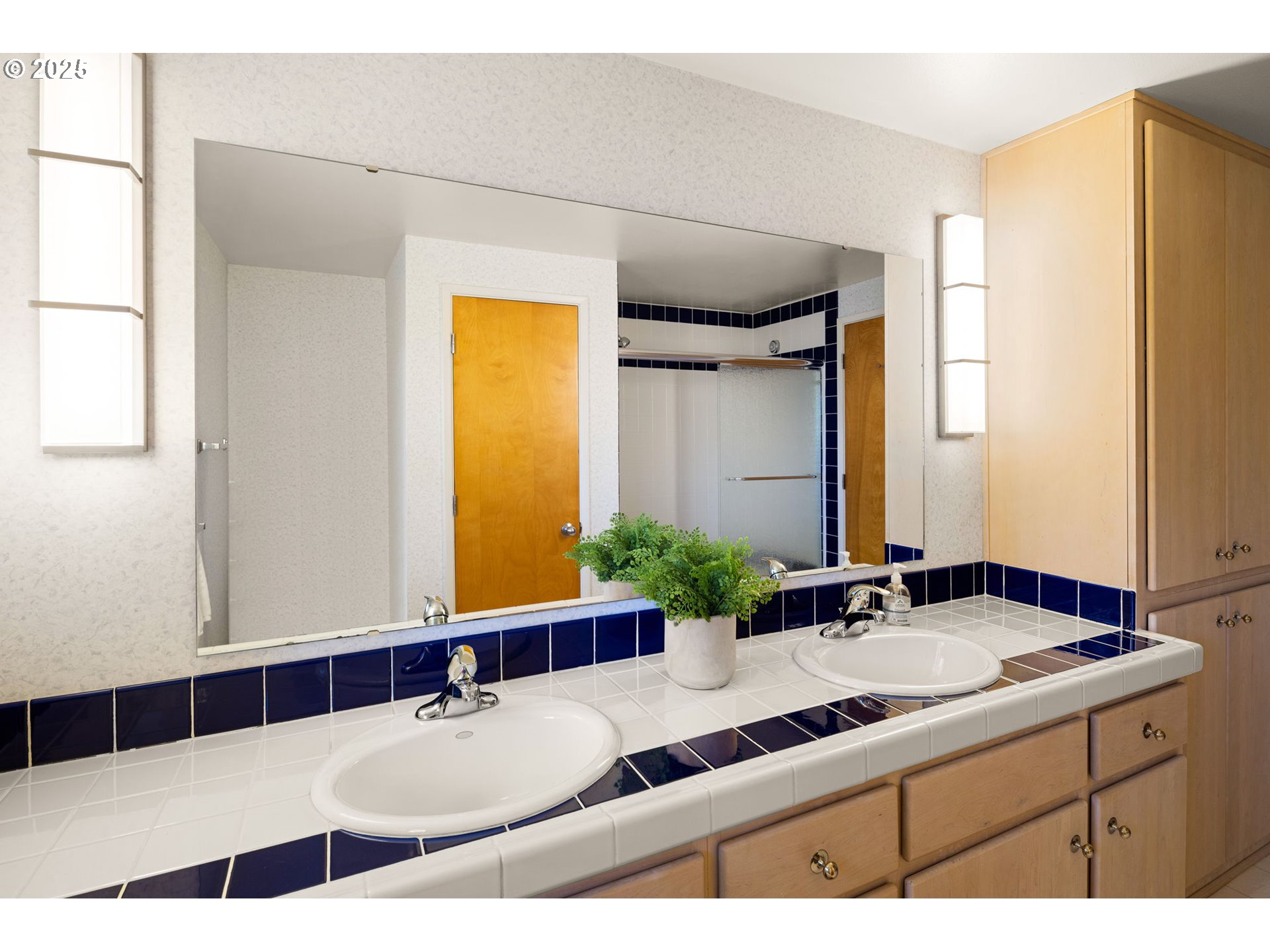 2555 Birch Lane Eugene, OR 97403 - Photo 25 of 40