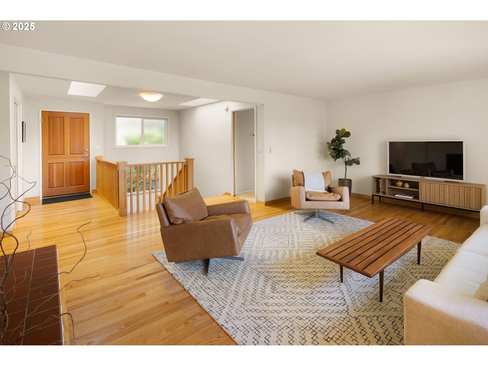 2555 Birch Lane Eugene, OR 97403 - Photo 3 of 40