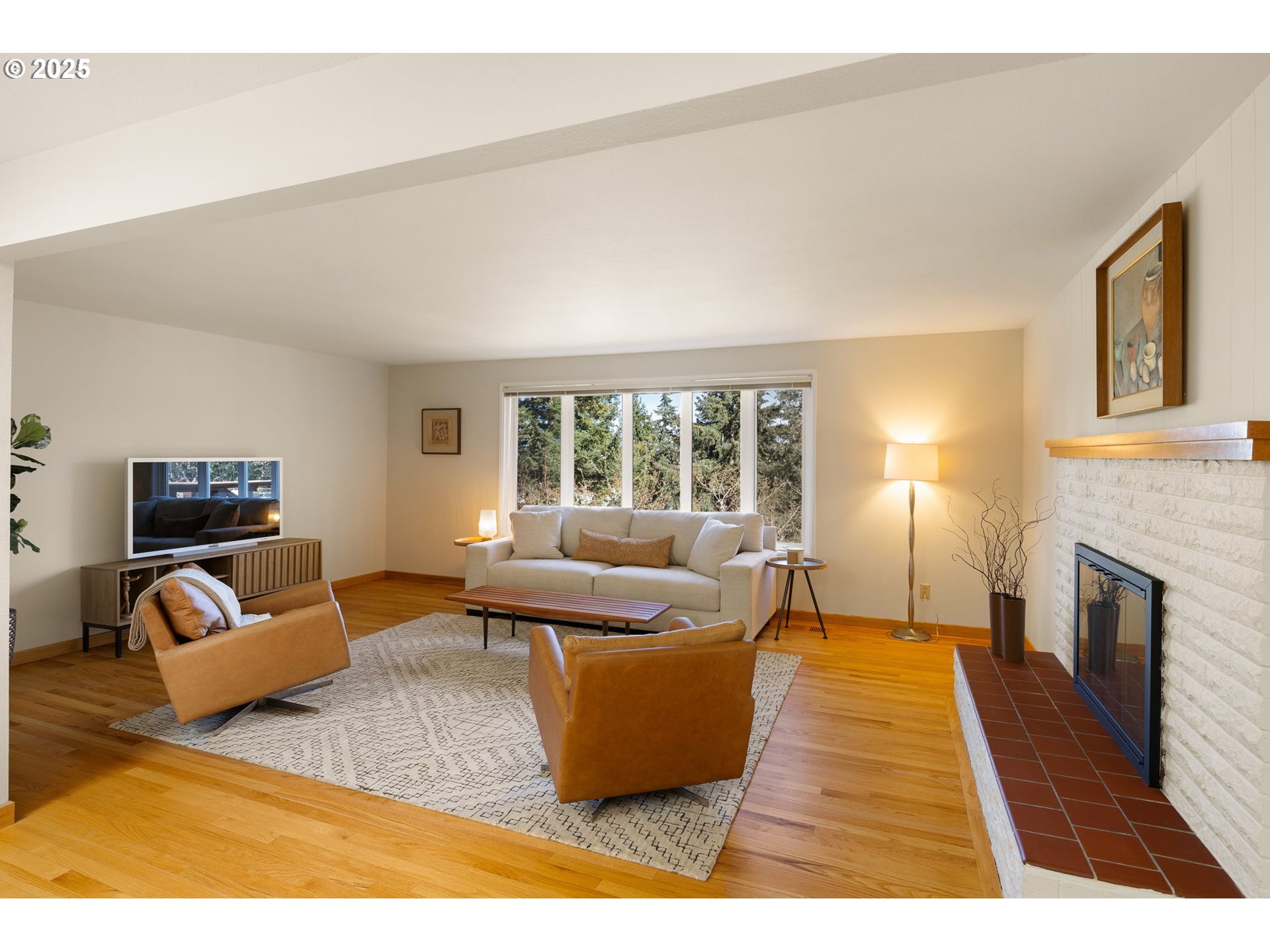 2555 Birch Lane Eugene, OR 97403 - Photo 4 of 40