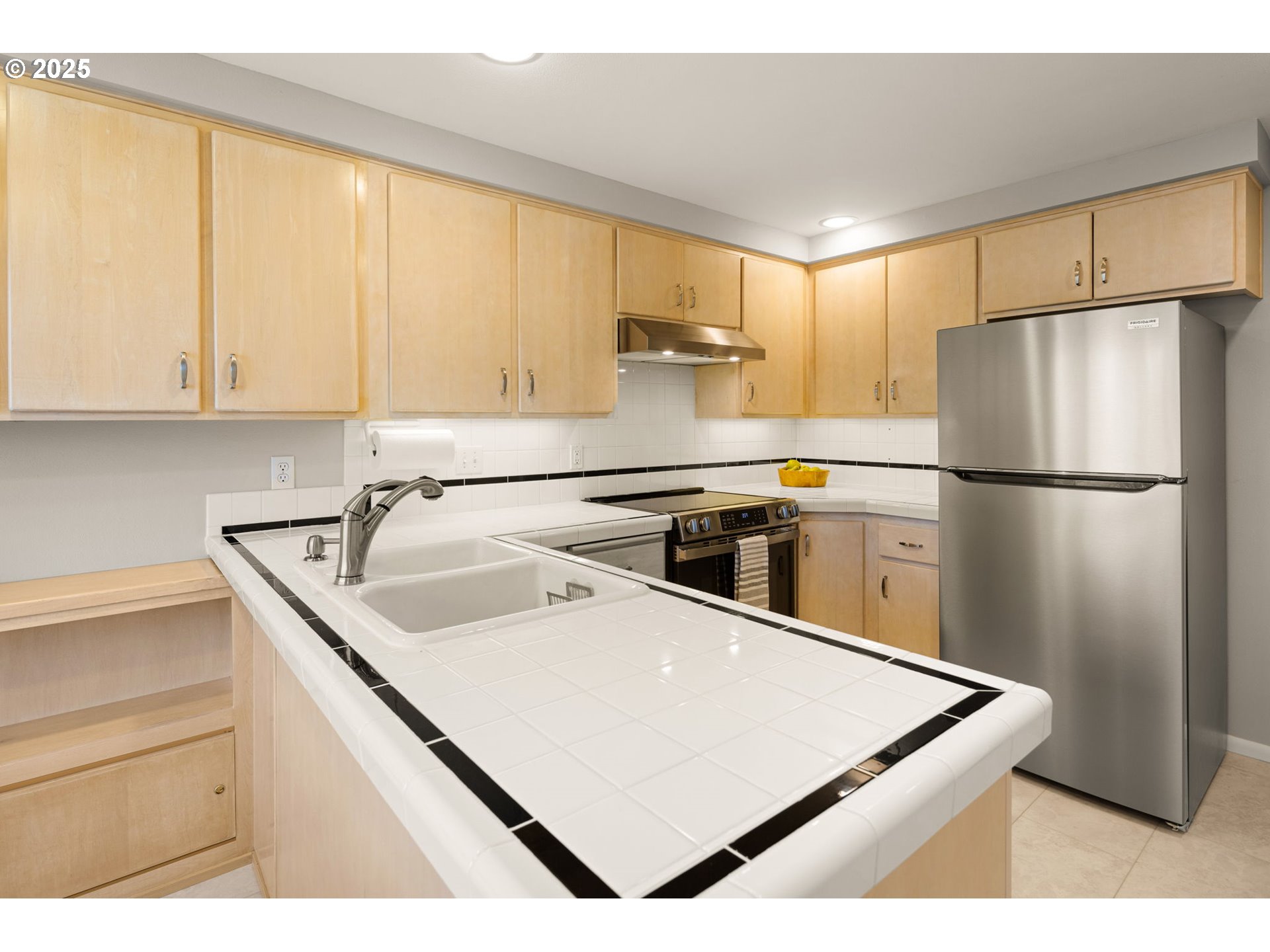 2555 Birch Lane Eugene, OR 97403 - Photo 10 of 40