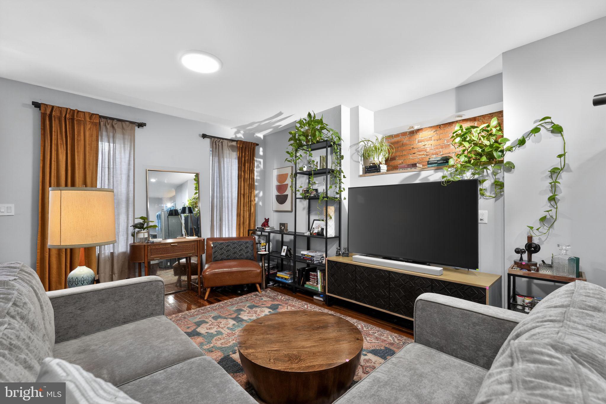 1616 Webster Street Philadelphia, PA 19146 - Photo 4 of 34 Living room