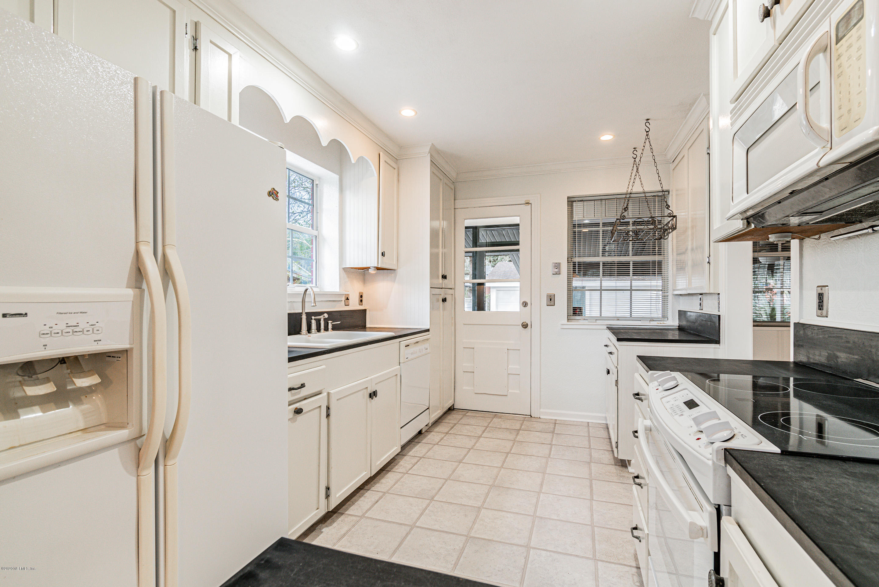 1371 Nicholson Road Jacksonville, FL 32207 - Photo 11 of 47 Kitchen