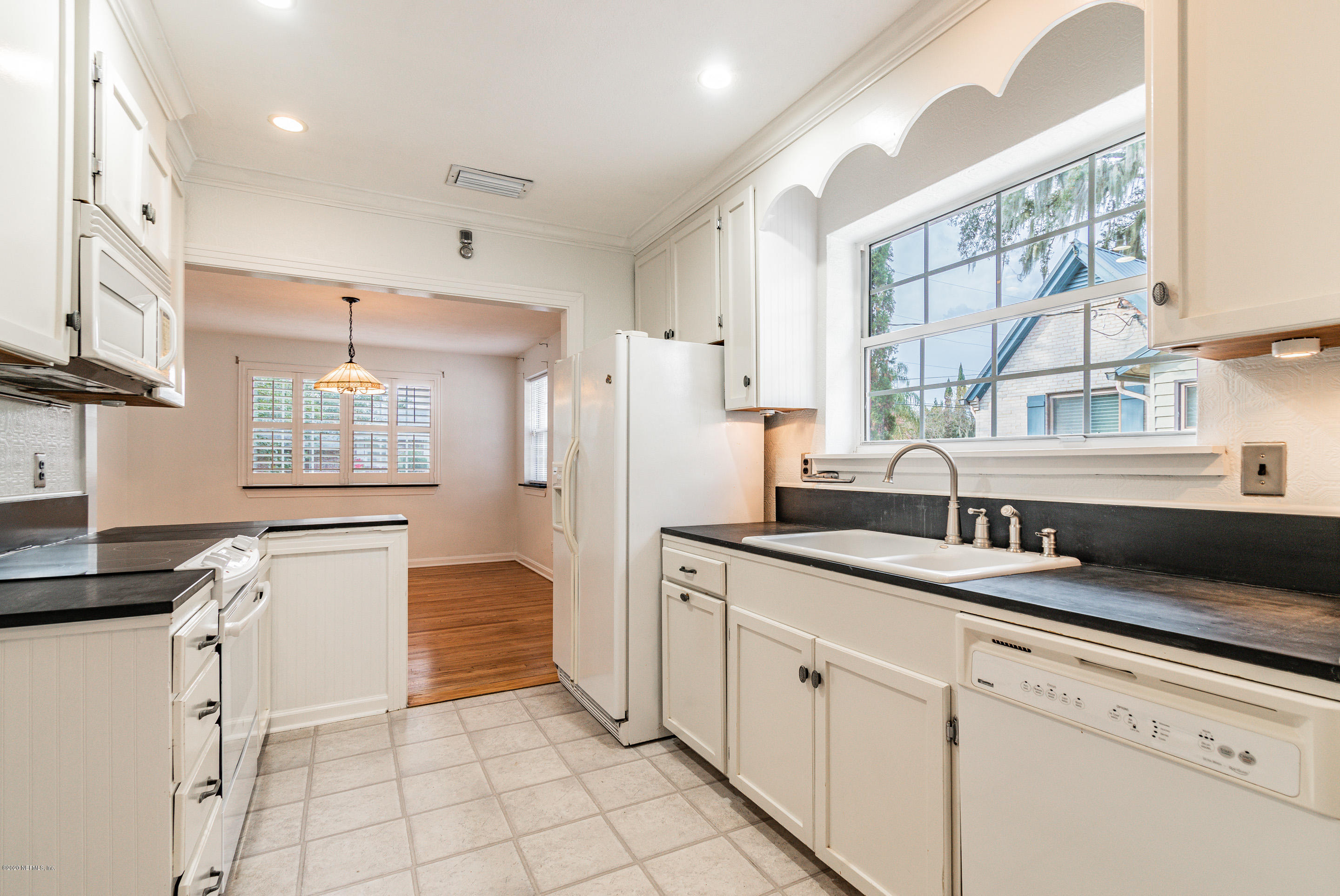 1371 Nicholson Road Jacksonville, FL 32207 - Photo 13 of 47 Kitchen