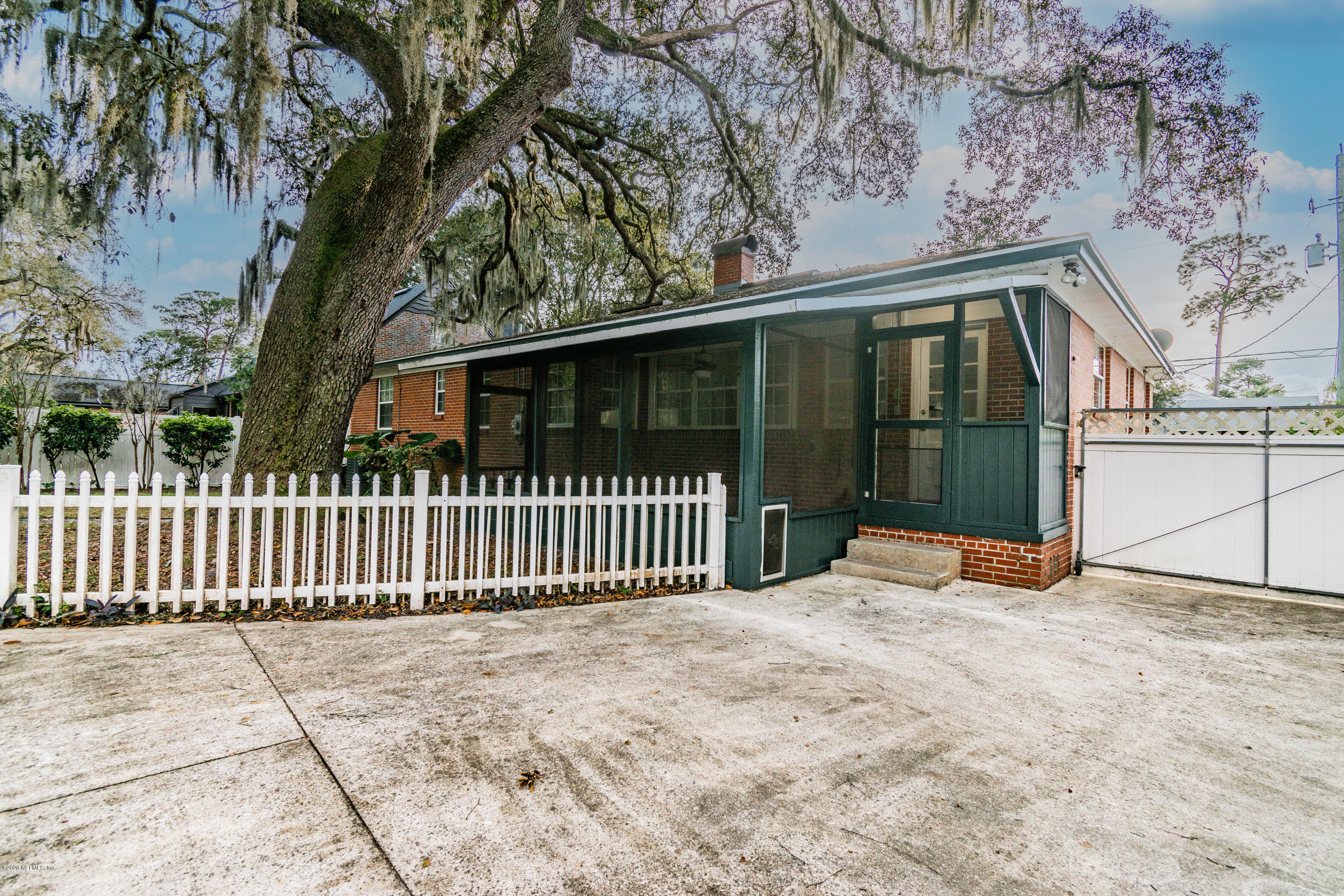 1371 Nicholson Road Jacksonville, FL 32207 - Photo 34 of 47 Gated entranceway