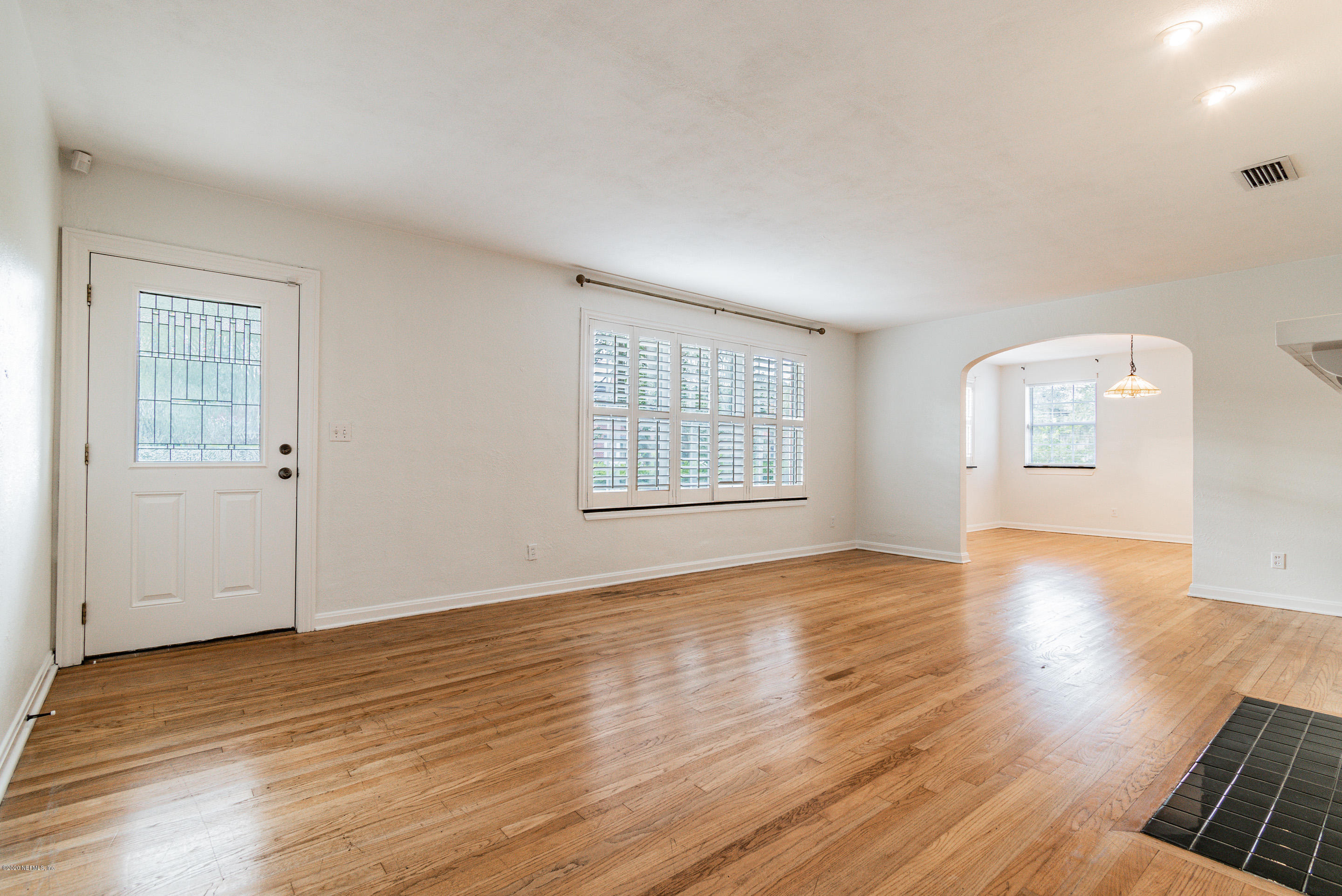 1371 Nicholson Road Jacksonville, FL 32207 - Photo 6 of 47 Living room