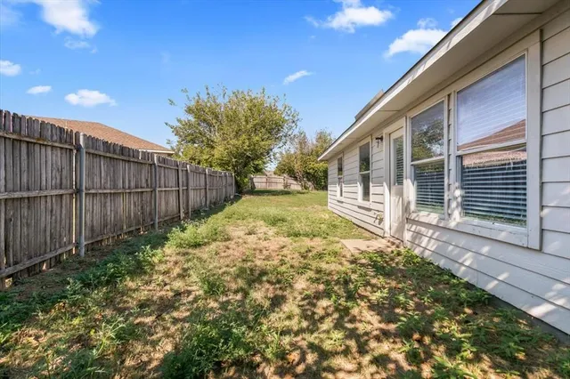 a view of a backyard with pathway