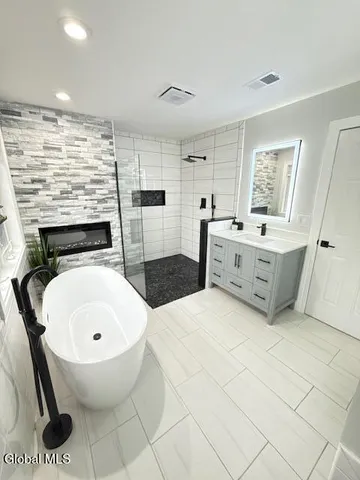 $875,000 | 21 Veranda Lane, Queensbury, NY 12804