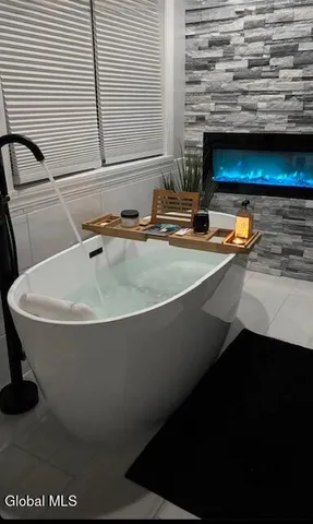 $875,000 | 21 Veranda Lane, Queensbury, NY 12804