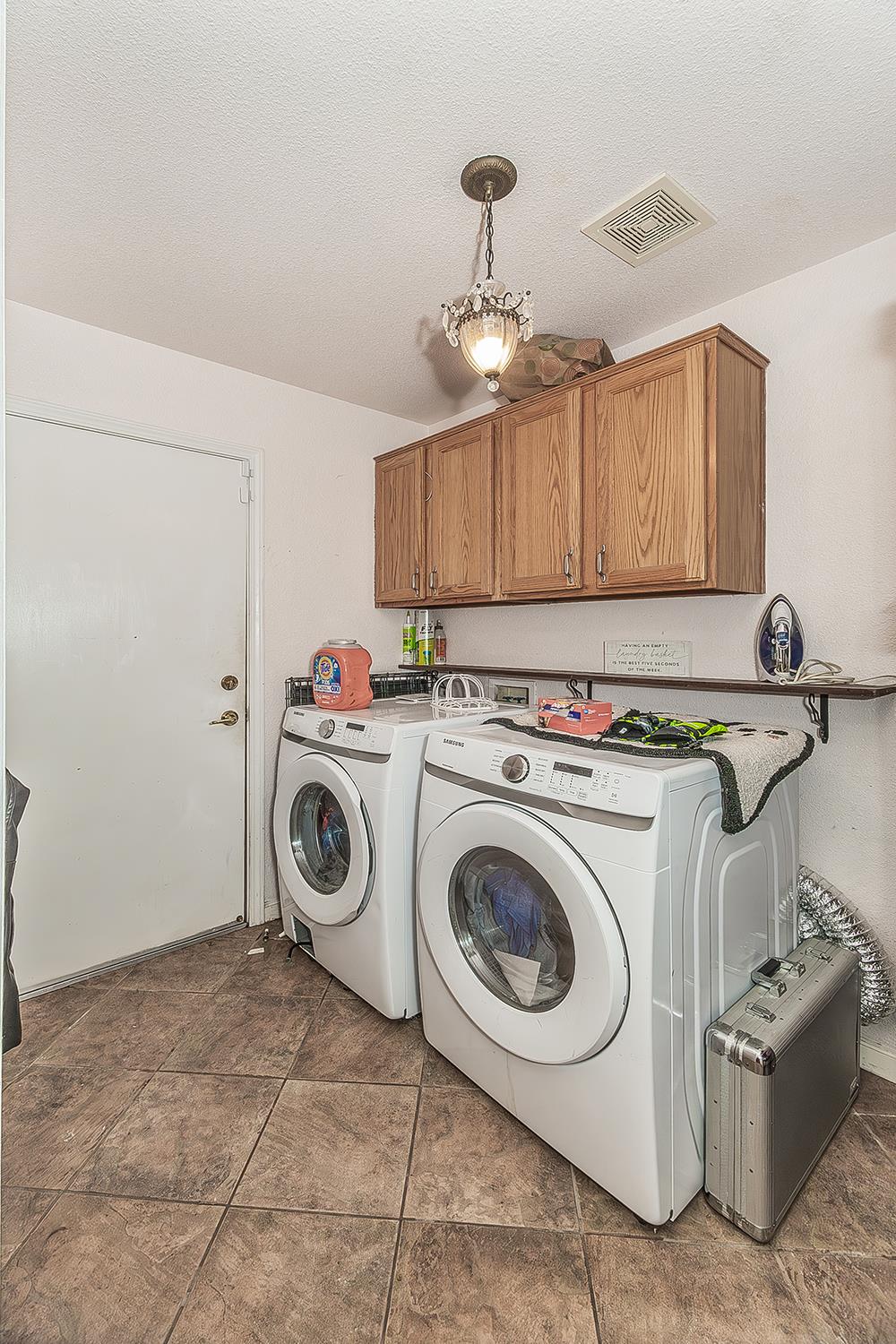 671 Cambria Lane Lemoore, CA 93245 - Photo 15 of 45