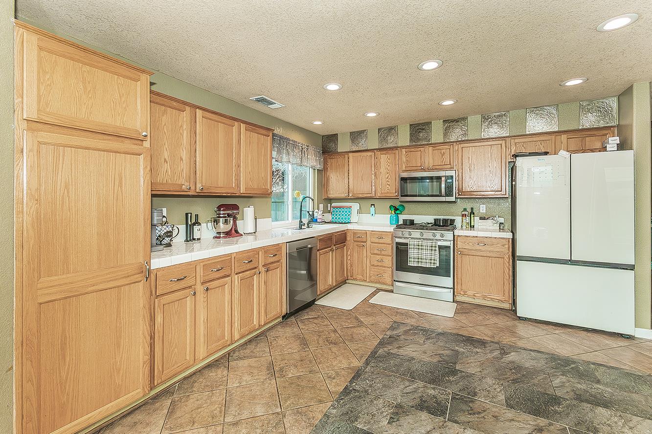 671 Cambria Lane Lemoore, CA 93245 - Photo 22 of 45