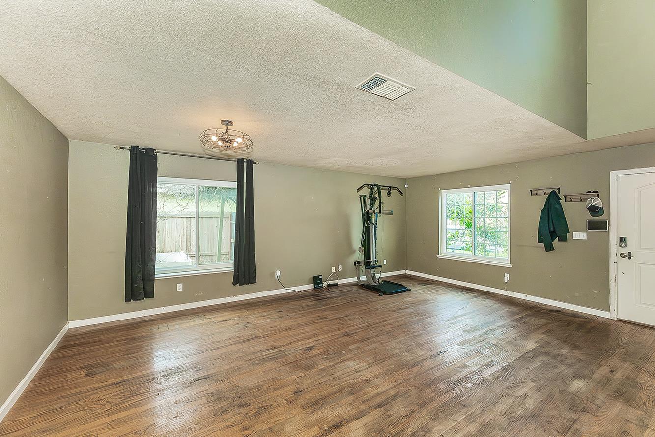 671 Cambria Lane Lemoore, CA 93245 - Photo 4 of 45